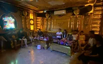 Bắt quả tang 10 đối tượng tổ chức “tiệc” ma túy trong quán karaoke