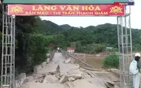 Lũ cuốn trôi 5 cầu treo ở Nghệ An, người dân vùng lũ khó khăn chồng chất
