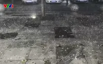 Thủ đô Bắc Kinh (Trung Quốc) hứng trận mưa đá lớn bất ngờ