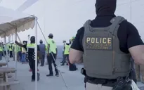 Tổng thống Trump trấn an Hàn Quốc sau vụ bắt giữ hơn 300 lao động