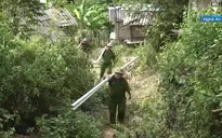 Vượt núi vận chuyển vật liệu xây nhà cho người dân vùng lũ Nghệ An