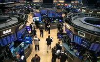 Chứng khoán Mỹ giảm nhẹ, chờ đợi quyết định của Fed