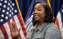 Tổng thống Mỹ yêu cầu Tòa án Tối cao cho phép sa thải Thống đốc Fed Lisa Cook