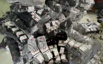 Phát hiện cơ sở sản xuất số lượng lớn tất giả mạo nhãn hiệu