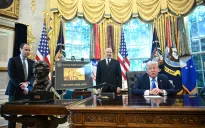 Tổng thống Trump tăng phí thị thực H-1B, triển khai "Thẻ Vàng" 1 triệu USD