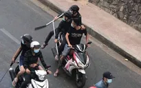 Bắt giữ 10 thiếu niên cầm mã tấu chém người trong quán cà phê tại TP Hồ Chí Minh