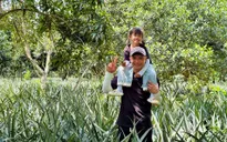 Cặp bố con "Nhà Dứa có gì thế?" lan tỏa năng lượng tích cực trong Cha con vạn dặm