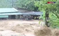 Nhiều hộ dân tại Thanh Hóa bị cô lập sau bão số 10