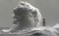 Bão Humberto và Imelda gây mưa lớn tại Anh