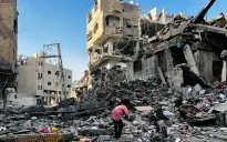 Thêm hàng chục người Palestine thiệt mạng, Israel đóng tuyến đường cuối cùng nối Nam - Bắc Gaza