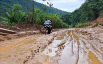 Tuyến đường độc đạo đi Cửa khẩu Quốc tế Nậm Cắn tê liệt vì sạt lở đất