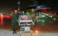 Trực thăng vượt bão, đưa 3 bệnh nhân nguy kịch từ Trường Sa về đất liền