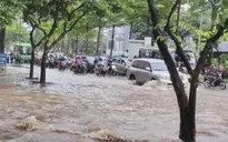 Còn nhiều điểm ngập sâu, Hà Nội gấp rút thoát nước chống ngập úng