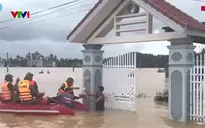 Nỗ lực cứu nạn, đưa nhu yếu phẩm đến vùng lũ ở Thanh Hóa