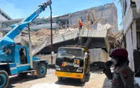 Không còn dấu hiệu sự sống trong vụ sập trường học ở Indonesia