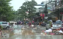 Đường phủ đầy bùn đất, đồ đạc hư hỏng ngổn ngang tại Tuyên Quang