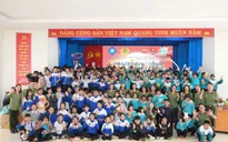 Công an tỉnh Lâm Đồng mang Tết Trung thu ấm áp đến với trẻ em khuyết tật