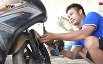 Nhiều điểm sửa xe miễn phí giúp người dân vùng lũ Nghệ An