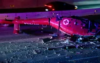 Trực thăng rơi trên đường cao tốc ở Mỹ, 3 người bị thương