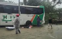 6 người bị giật vì rò điện trên đường Tú Mỡ trong mưa ngập