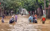 13 người chết và mất tích, hơn 15.000 nhà ngập do mưa lũ sau bão số 11