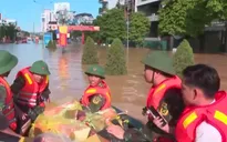 Gấp rút đưa hàng cứu trợ vào vùng ngập lụt Thái Nguyên