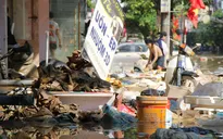 Đường phố Thái Nguyên ngổn ngang sau lũ, quân đội cùng người dân chung tay dọn dẹp