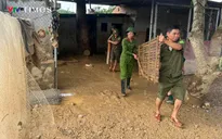 Bắc Ninh: Công an các địa phương giúp dân khắc phục hậu quả mưa lũ