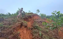 Thái Nguyên: Xuất hiện vết nứt khổng lồ, hàng chục hộ dân "sống trên miệng tử thần"