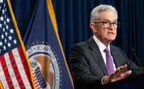 Fed: Mỹ đối mặt ngã ba đường, rủi ro việc làm đè nặng lạm phát