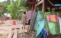 Nỗ lực tìm chốn an cư sau mưa lũ