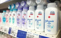 Hàng nghìn người Anh kiện Johnson & Johnson vì phấn rôm nghi gây ung thư