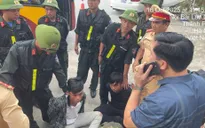 Khống chế, bắt giữ 3 thanh niên đánh người tại quán trà sữa ở Lào Cai