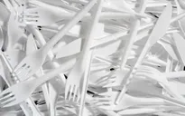 Indonesia phát hiện vi nhựa trong nước mưa tại thủ đô Jakarta