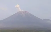 Núi lửa Semeru ở Indonesia gia tăng hoạt động, gây ra 100 rung chấn trong vòng 24 giờ 