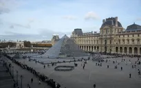 Cảnh sát Pháp tăng cường truy bắt nghi phạm thực hiện vụ trộm ở bảo tàng Louvre