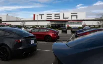 Doanh thu của Tesla tăng trở lại