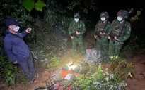 Bắt giữ 2 đối tượng người nước ngoài vận chuyển 160kg thuốc nổ qua biên giới