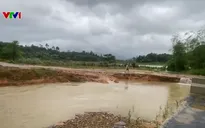 Sạt lở chia cắt quốc lộ qua miền núi Đà Nẵng