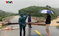 Sạt lở chia cắt giao thông nghiêm trọng tại miền Trung