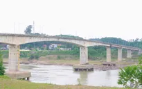 Phú Thọ chỉ đạo, khắc phục sự cố hư hỏng trụ cầu sông Lô