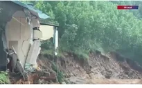 Huế mưa lớn kéo dài, sạt lở uy hiếp nhà dân, nhiều tuyến đường bị chia cắt