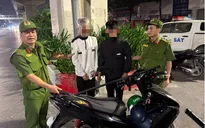 Cảnh sát 113 Hà Nội khống chế hai đối tượng cầm hung khí hành hung người đi đường