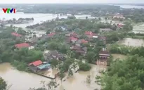 Nhà ngập trong biển nước, người dân Huế ứng phó "4 tại chỗ"