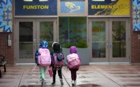 Trẻ em tại Chicago chịu ảnh hưởng tâm lý từ các cuộc truy quét nhập cư