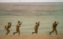 Mỹ cắt giảm quân số tại sườn Đông NATO, châu Âu lo ngại khoảng trống an ninh