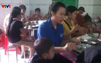 Đoàn viên thanh niên, giáo viên làm “anh nuôi” chăm lo cho người dân sơ tán ở Đà Nẵng