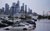 Trận mưa kỷ lục trút xuống New York khiến 2 người thiệt mạng và nhiều chuyến bay hoãn hủy