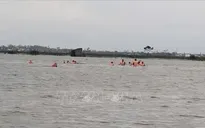 Khẩn trương tìm kiếm người bị mất tích do lũ cuốn và khi thả lưới đánh cá