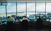 Gần 50% sân bay lớn tại Mỹ tê liệt vì thiếu kiểm soát viên không lưu